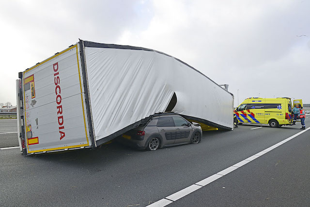 2022/37/20220218-15u40 GB 003 Stormschade A9 hm 39 afslag Haarlem-Zuid.jpg